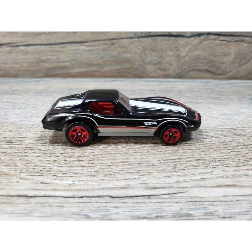 Hot Wheels Mild to Wild black 1976 Corvette Stingray Coupe 1:64 Diecast